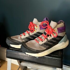 Adidas Terrex 340 trail sneaker boots women’s size 8